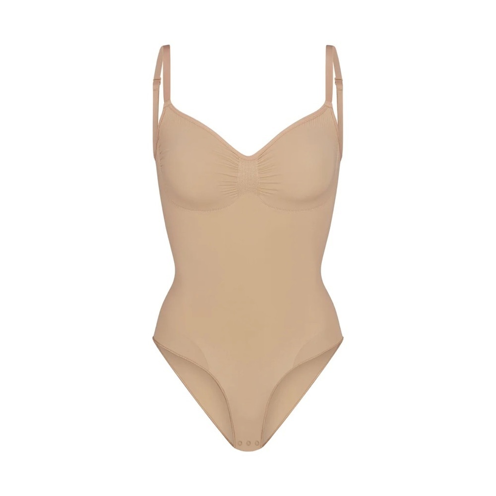 SKIMS SEAMLESS SCULPT BRIEF BODYSUIT IN CLAY SIZE SMALL MEDIUM